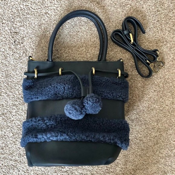Authentic Australia LUXE collective Shearling Leather navy crossbody bucket bag - Picture 2 of 11